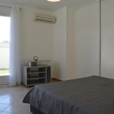 Holiday home Elegant T2 Avec Jardin, Secteur Calme, Proche Et Commerces - - Fr-1-225-650 *