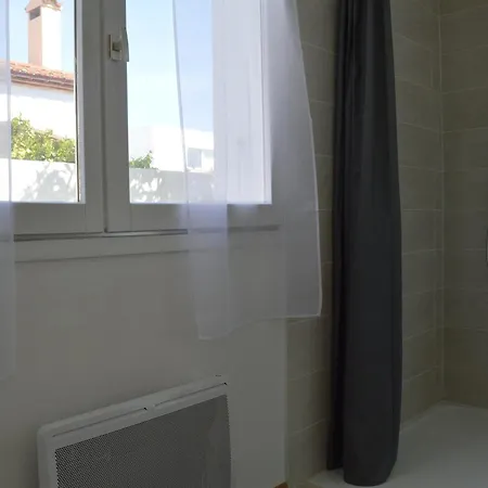 Elegant T2 Avec Jardin, Secteur Calme, Proche Et Commerces - - Fr-1-225-650 *