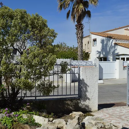Holiday home Elegant T2 Avec Jardin, Secteur Calme, Proche Et Commerces - - Fr-1-225-650 *