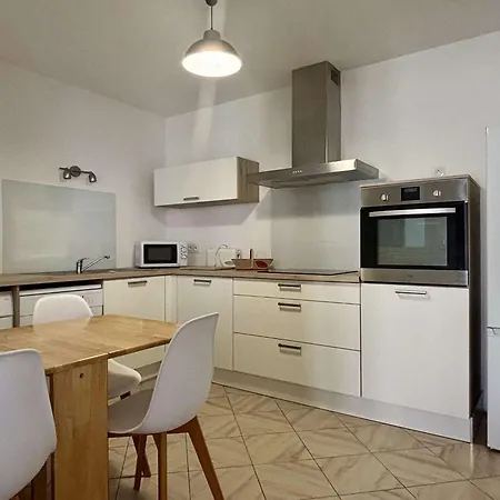 Elegant T2 Avec Jardin, Secteur Calme, Proche Et Commerces - - Fr-1-225-650