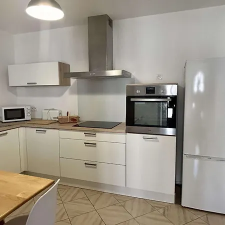 Holiday home Elegant T2 Avec Jardin, Secteur Calme, Proche Et Commerces - - Fr-1-225-650